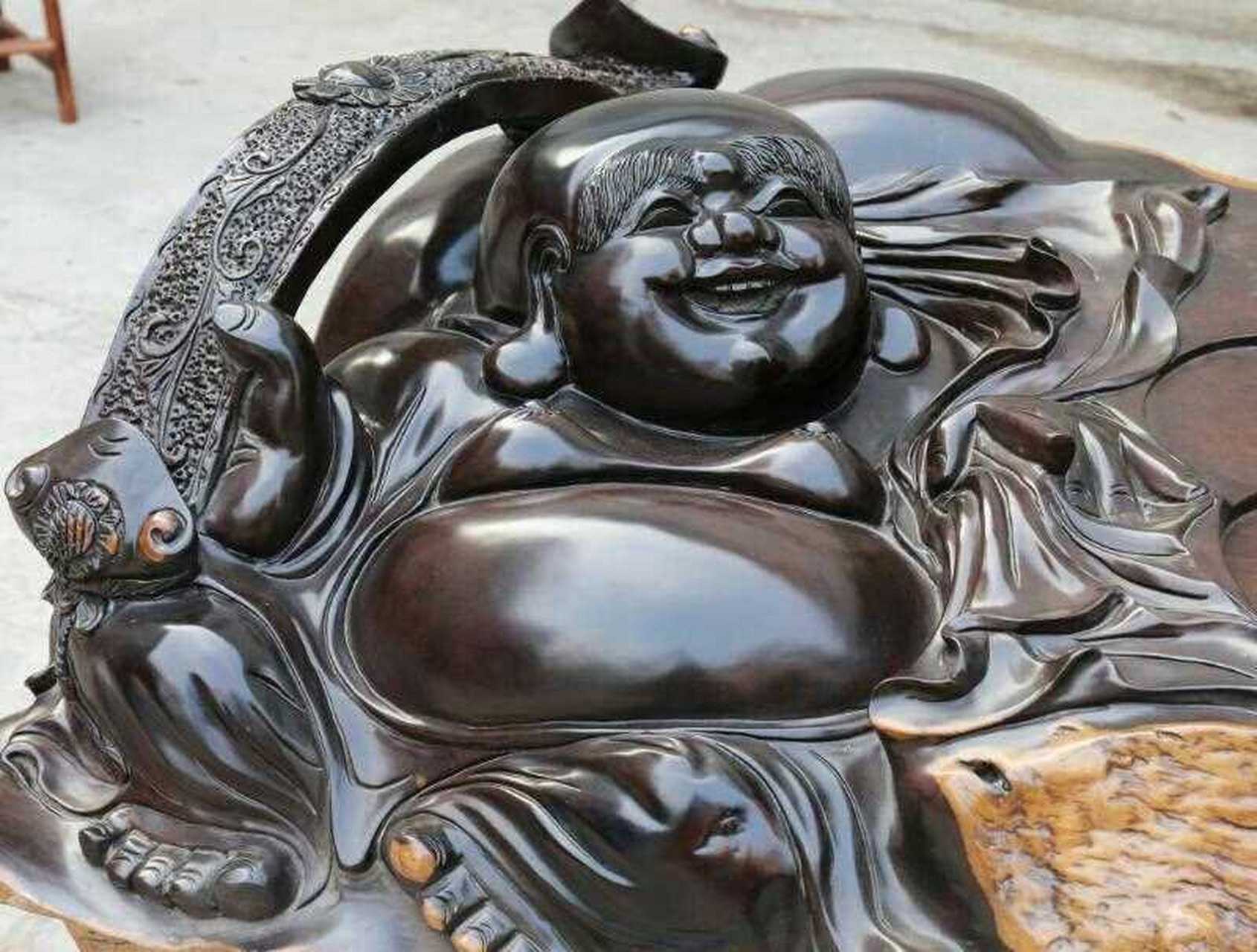 黑檀整体桌 弥勒佛与鲤鱼雕刻形态生动