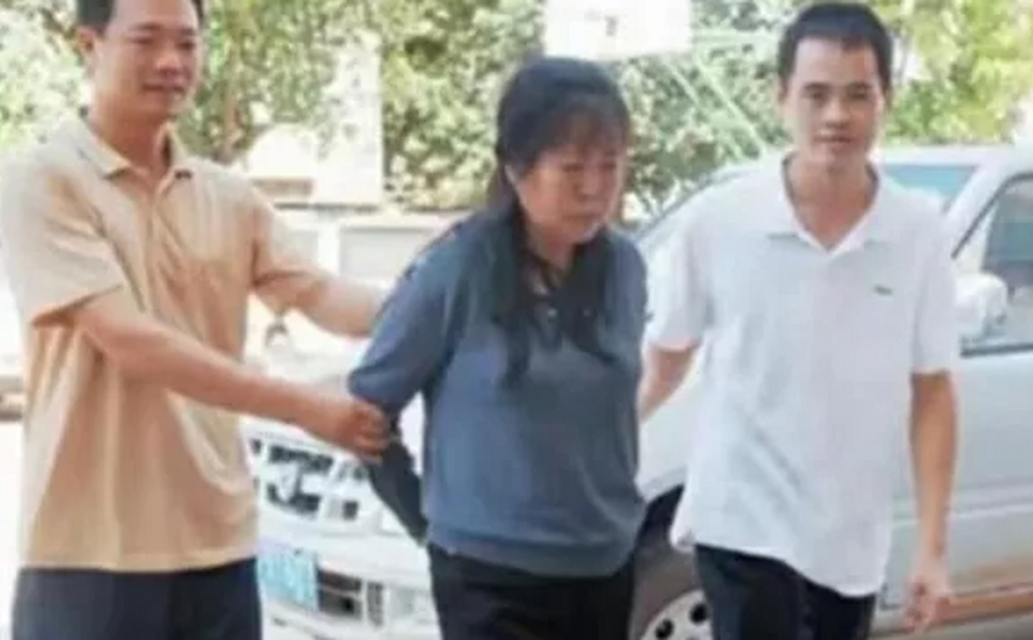 照片中这个女人叫陈莲香,1950年出生在福建省的一个农民家庭,已经年过