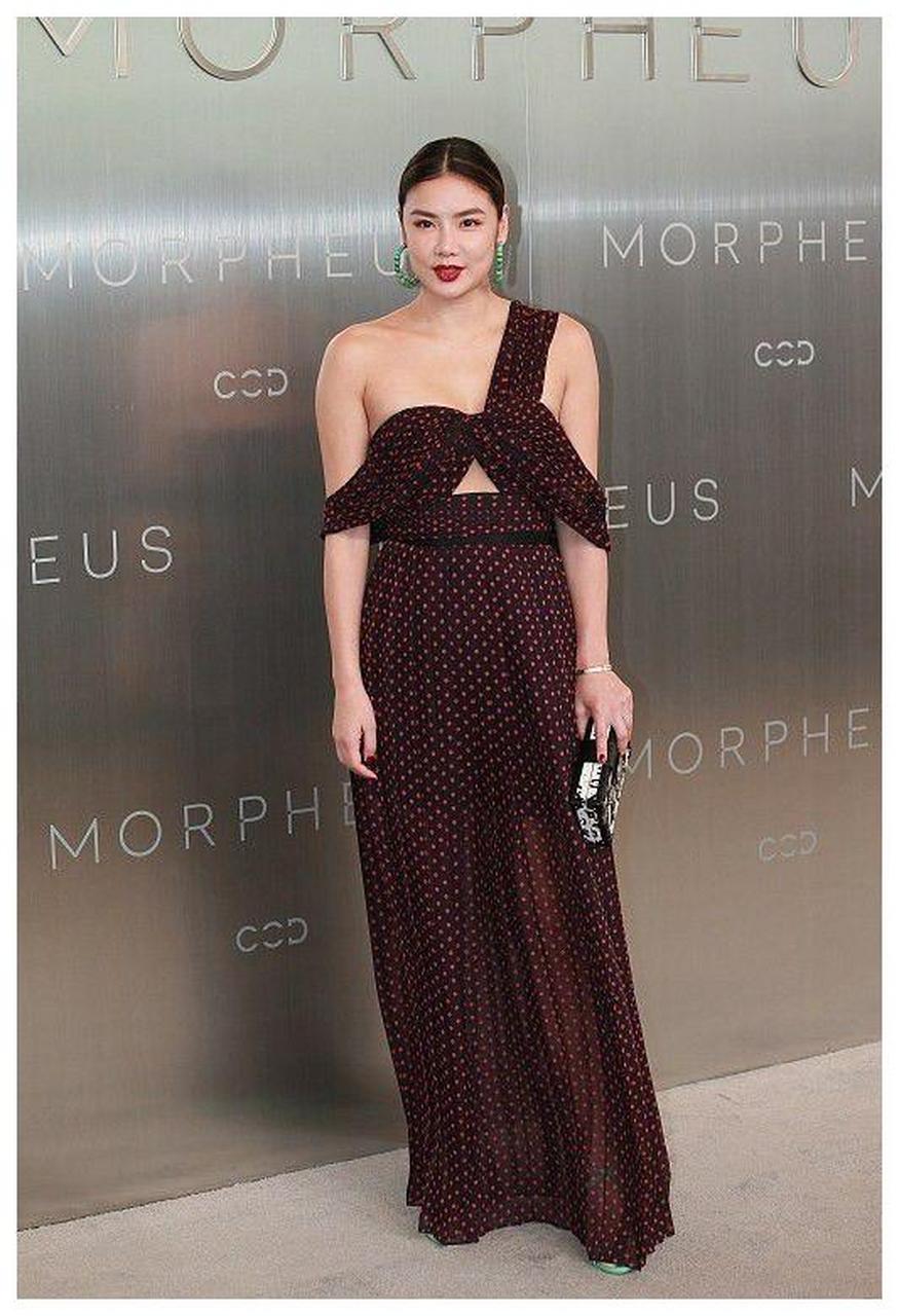 乐基儿才是微胖界女神!一袭露肩裙珠圆玉润,身材饱满很有女人味