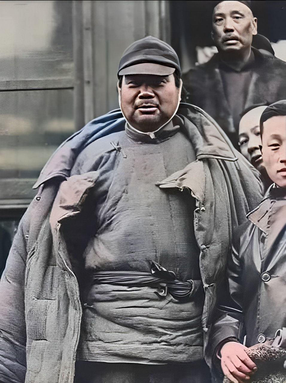 1928年,冯玉祥将军和他的妻子李德全的一张罕见的家庭照片.