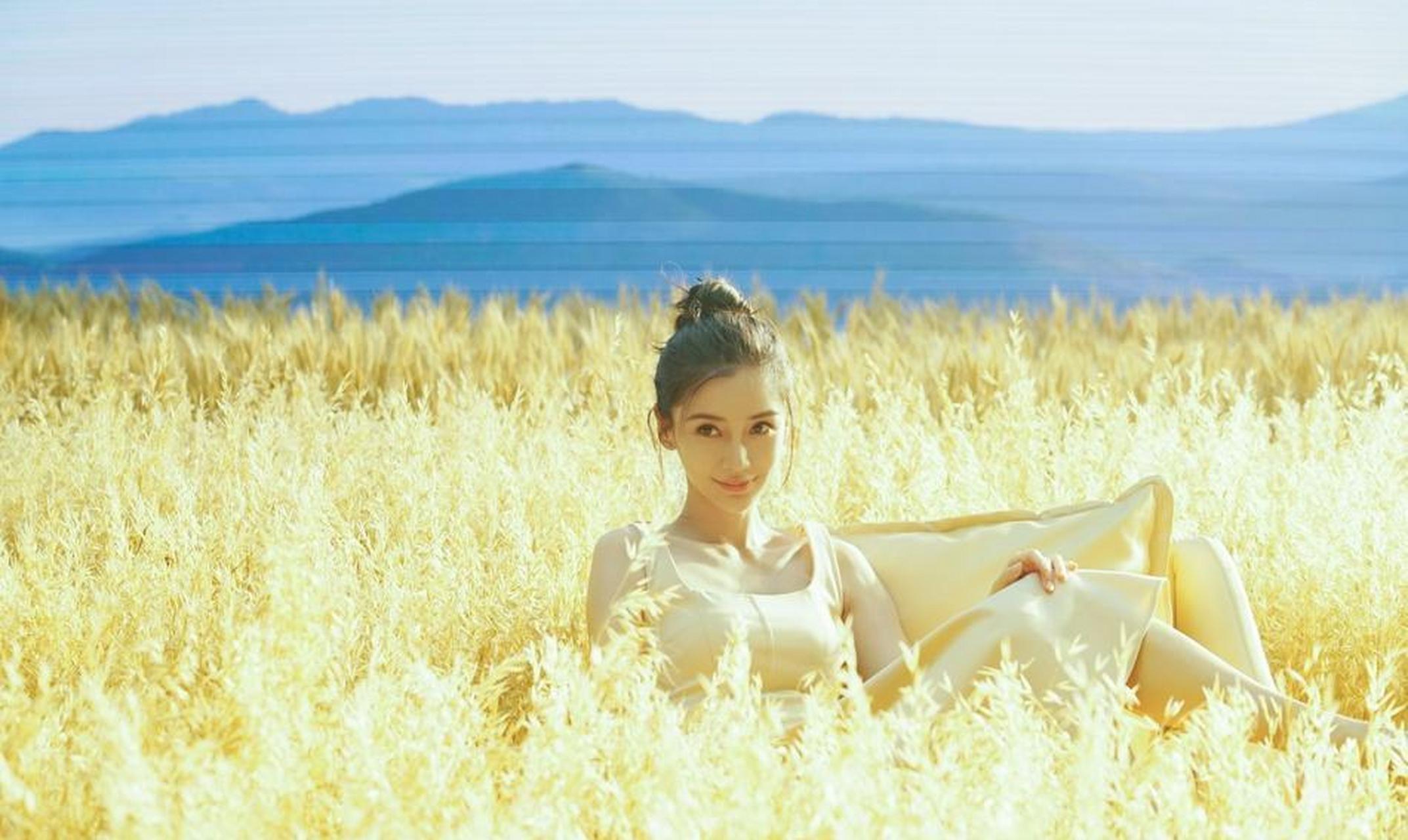 angelababy身穿麦色连衣裙清新养眼写真美照