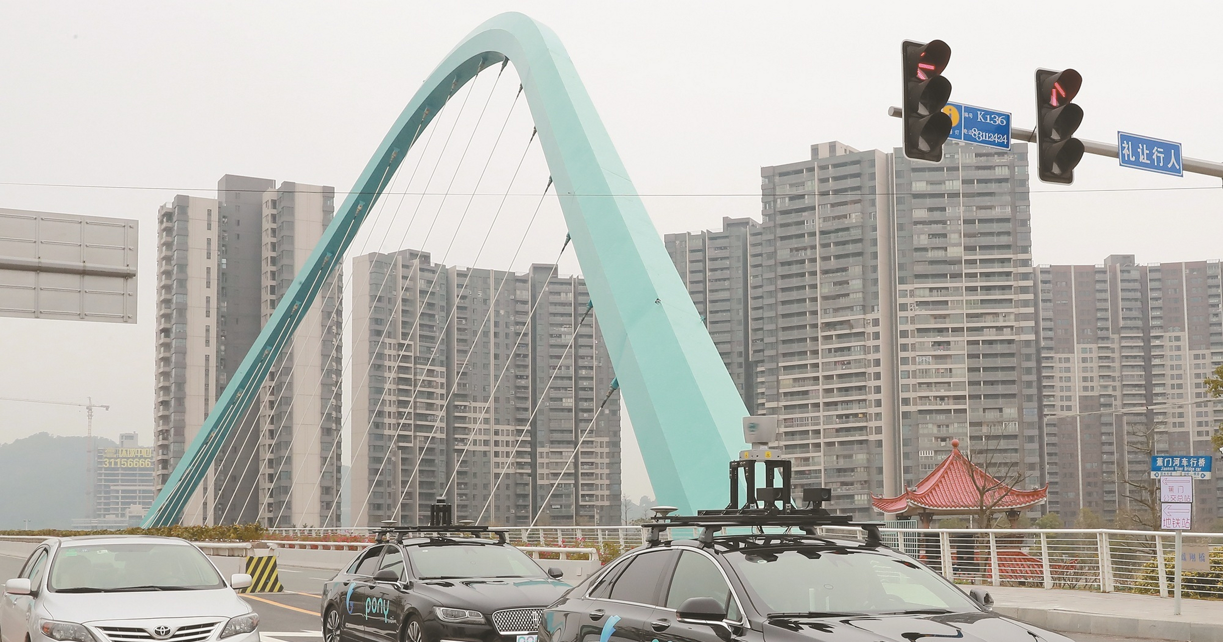 蕉门河双桥横卧城市中心,城市美景尽收眼底;国际大港,崛起南沙;自贸