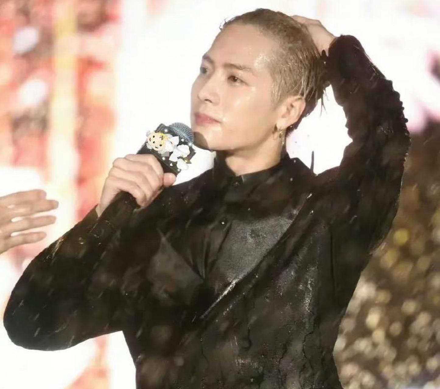 我有一种很强的直觉,王嘉尔如果剪寸头,一定会非常阳光帅气,别问我是