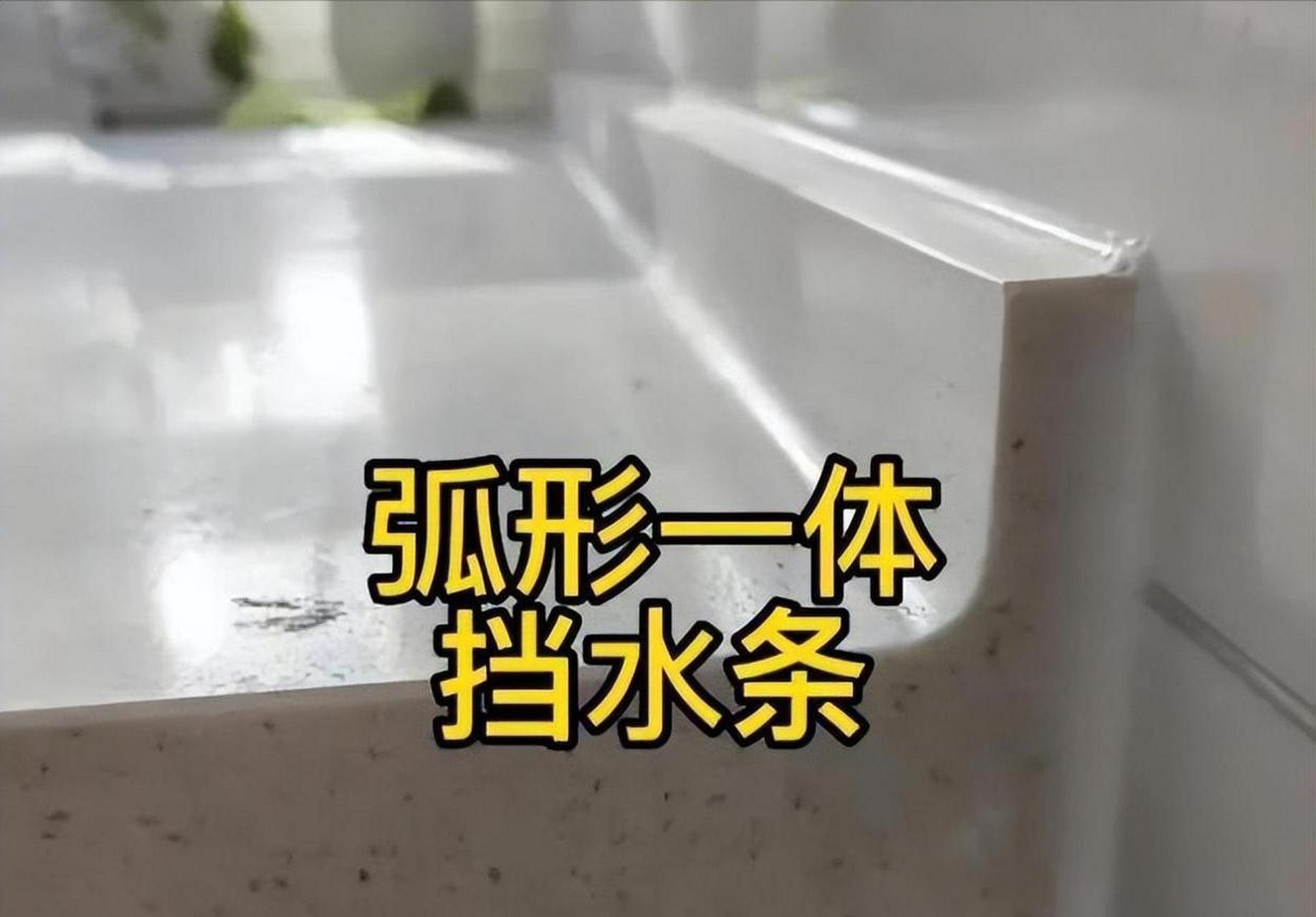 厨房的挡水条一般是和厨房台面分体的,这样就有一个缝隙,而缝隙处只能