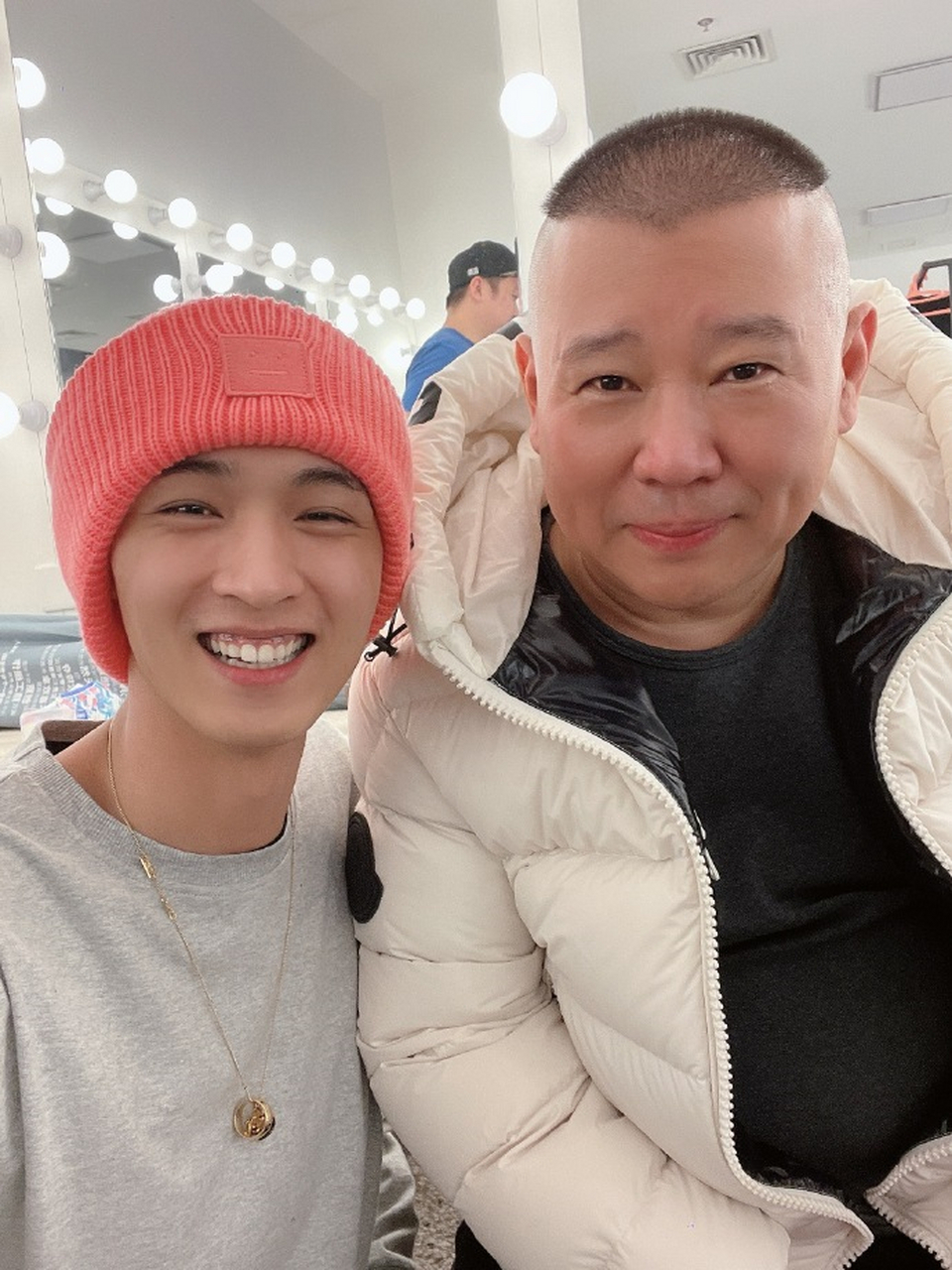 德云社秦霄贤录制综艺受伤,看到老秦这么拼,大家也默默送上祝福和关心