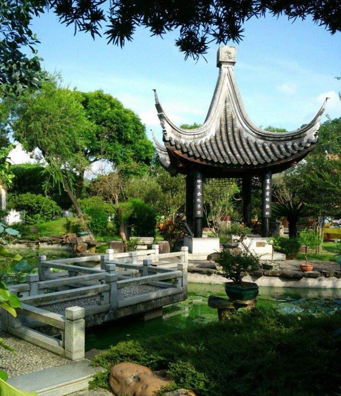 中山詹园,又名中山大宅门,坐落于中山市南区北台,是目前岭南最大的