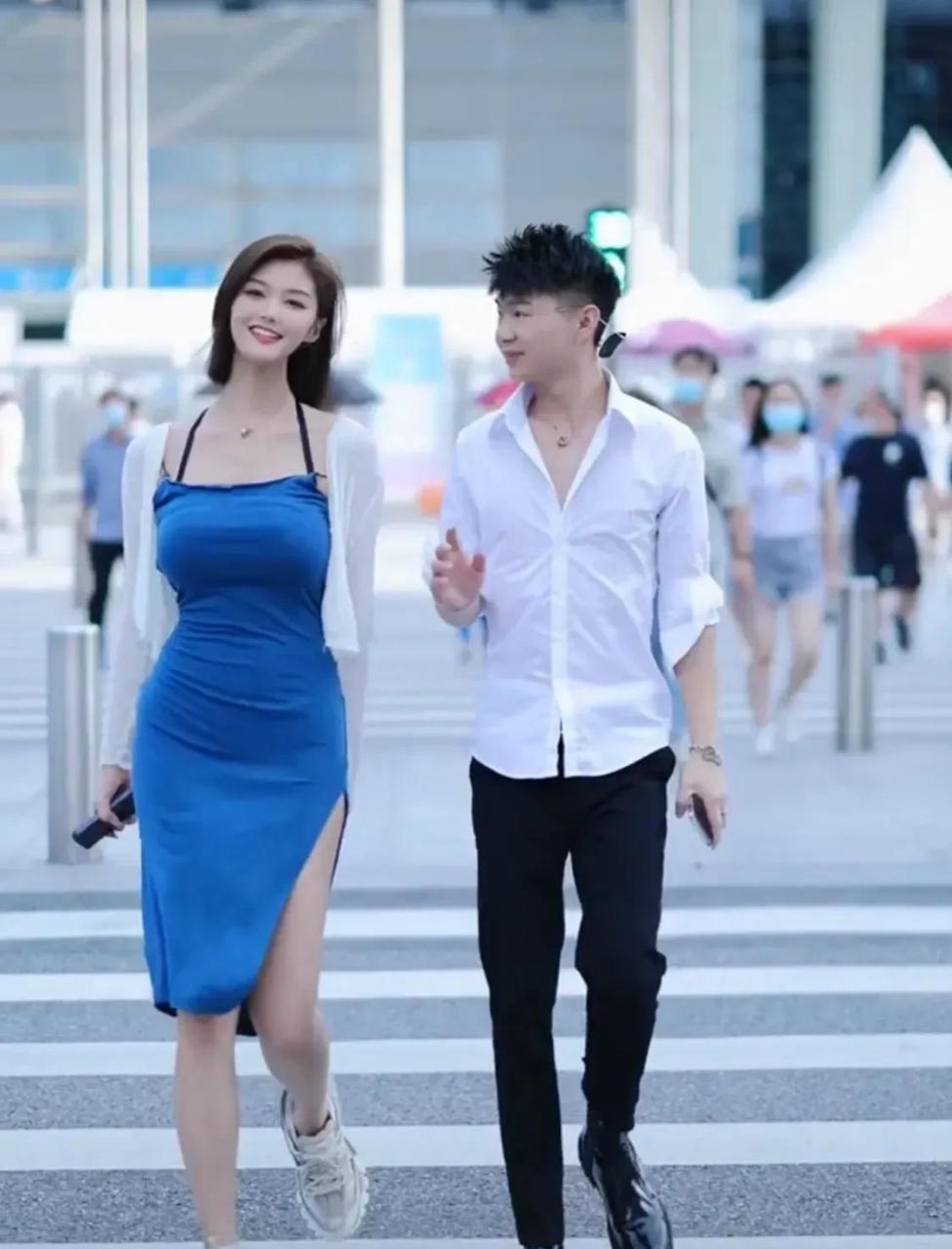 女的太漂亮了,天使面孔,魔鬼身材啊.