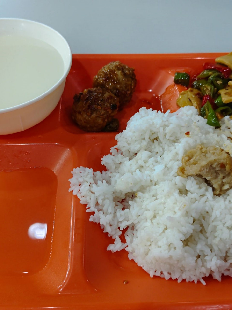 入职富士康第一天  昨天正式入职的观澜富士康,上了一天夜班.