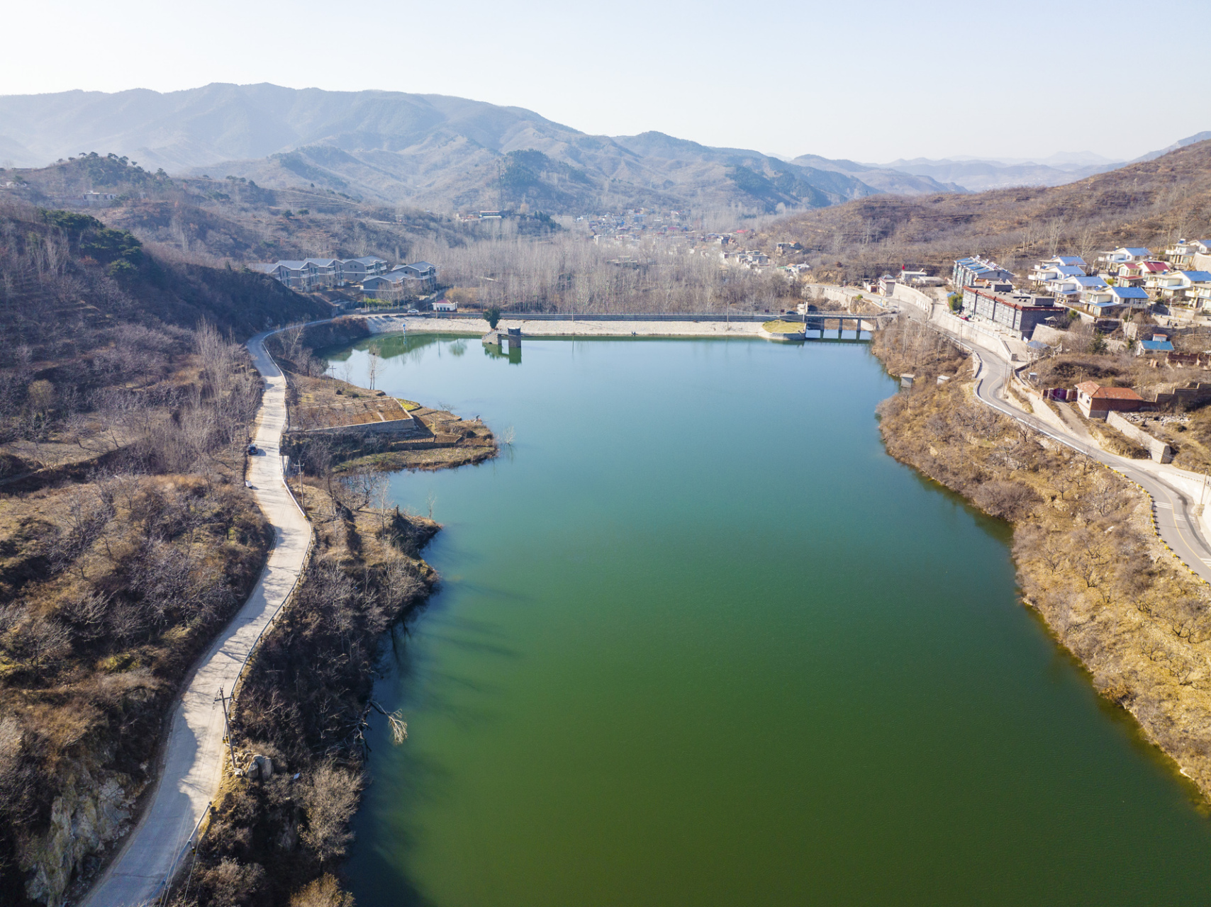 航拍济南白炭窑水库 无人机航拍济南西营白炭窑水库,群山环抱风景如画