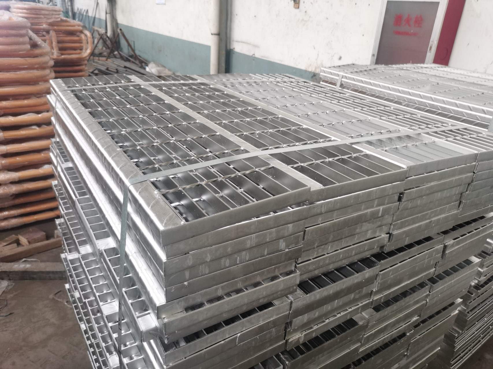 食品加工     不锈钢钢格板可以应用于食品加工中的设备和