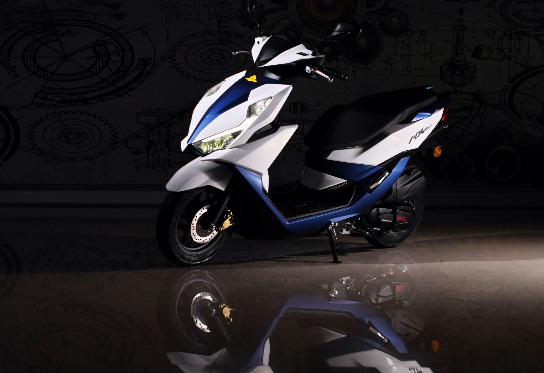 五羊本田 nx125是一款高性能,轻巧实用的踏板摩托车,它拥有良好的安全