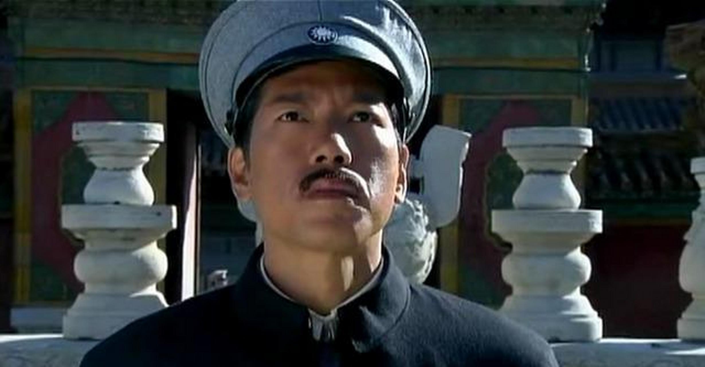 电视剧《东陵大盗》中有这样一段场景,便衣出行的军长孙殿英再澡堂中