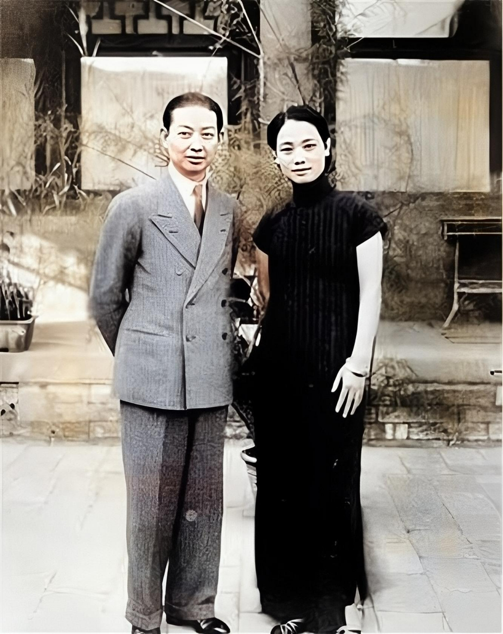 1956年,62岁的梅兰芳去香港看望48岁的孟小冬,轻声说:"唐,我们可以