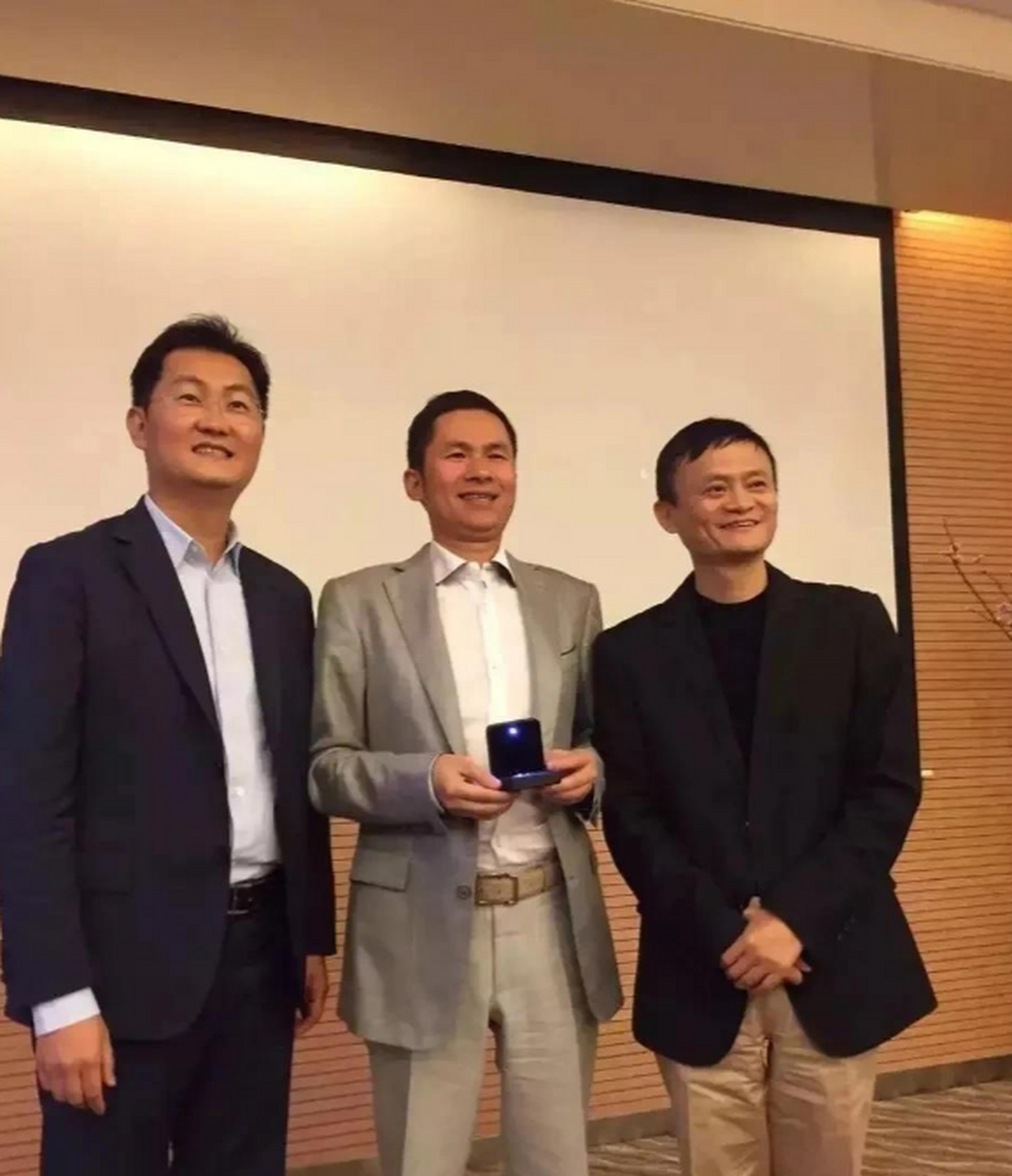 马云好友钱峰雷为何香港街头遇刺?