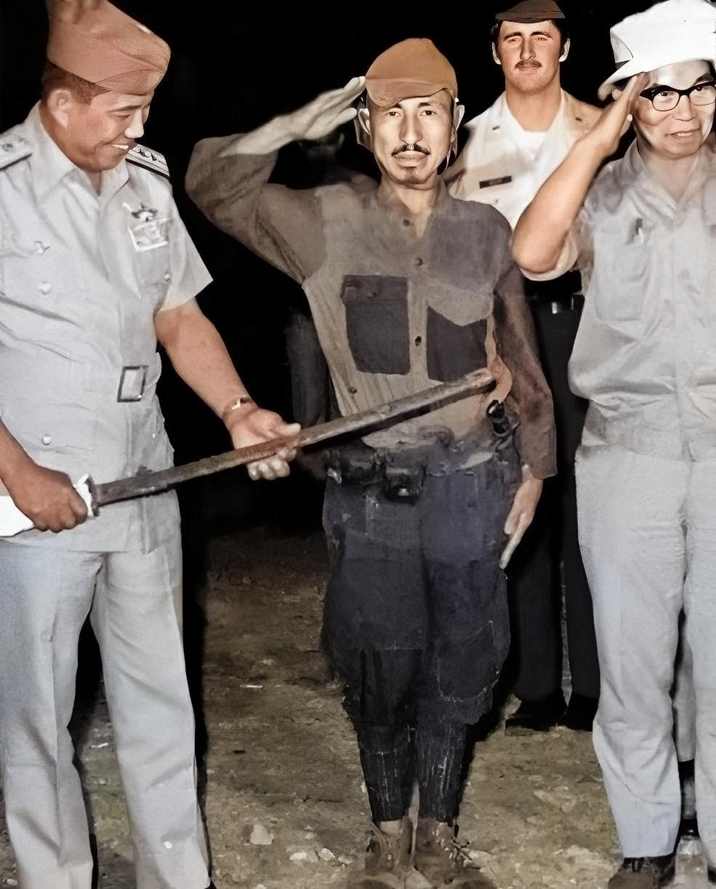 他的名字叫小野田宽郎,是日本投降29年后最后一个投降的日本人.