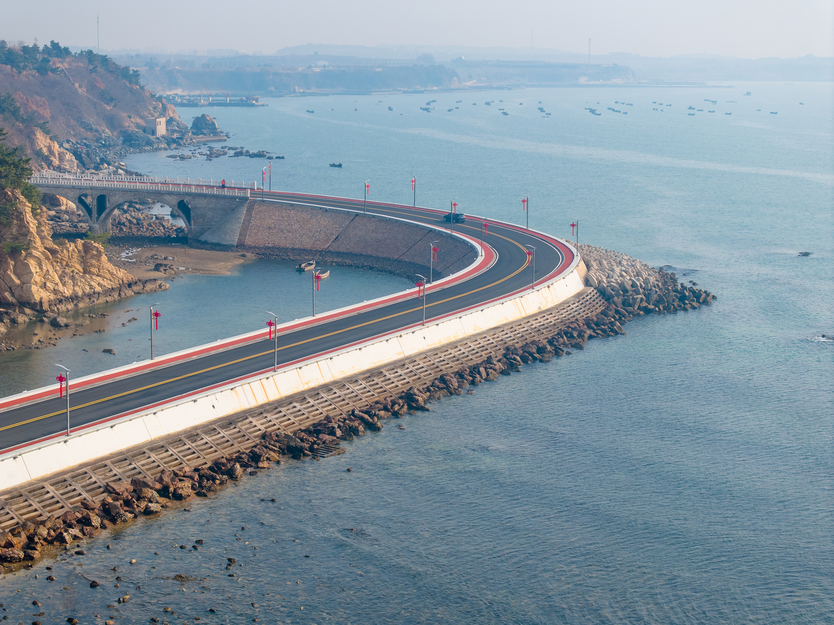 航拍威海荣成最美环海公路.