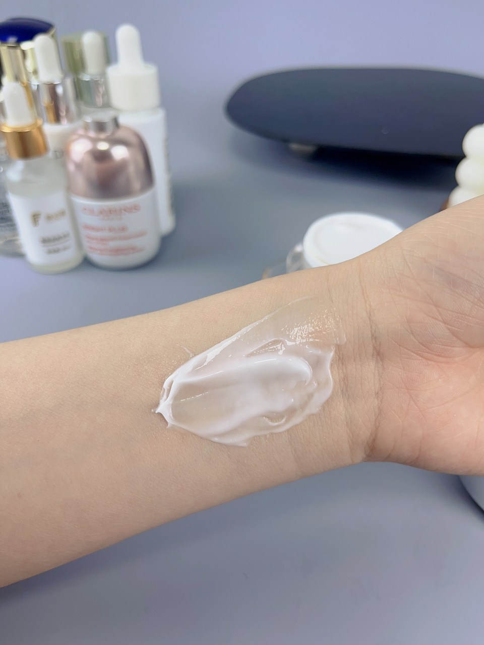 肤泊漫祛斑霜 超级喜欢的一款面霜,乳霜质地,很好推开不粘腻,吸收也