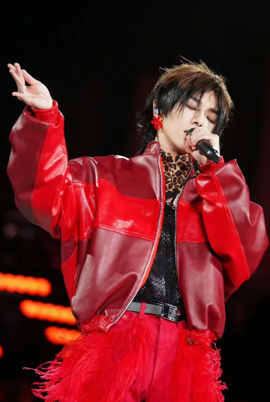 据悉,华晨宇实体专辑销量全球破14万张的好