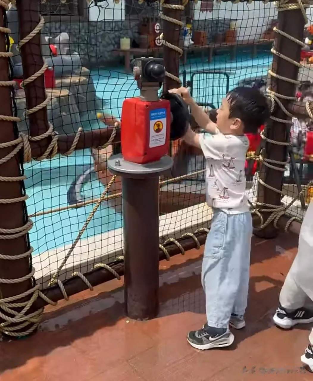 19日,演员李必模的妻子徐秀妍在自己的instagram上上传了多张照片.