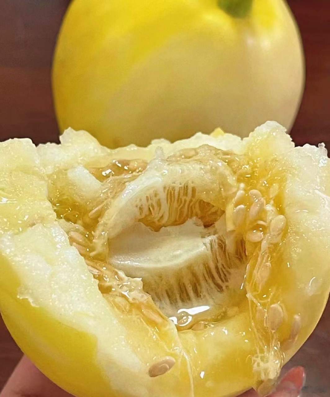 【初恋般的甜蜜】山东沂蒙山上小蜜罐甜瓜给我香迷糊了~~产品名称