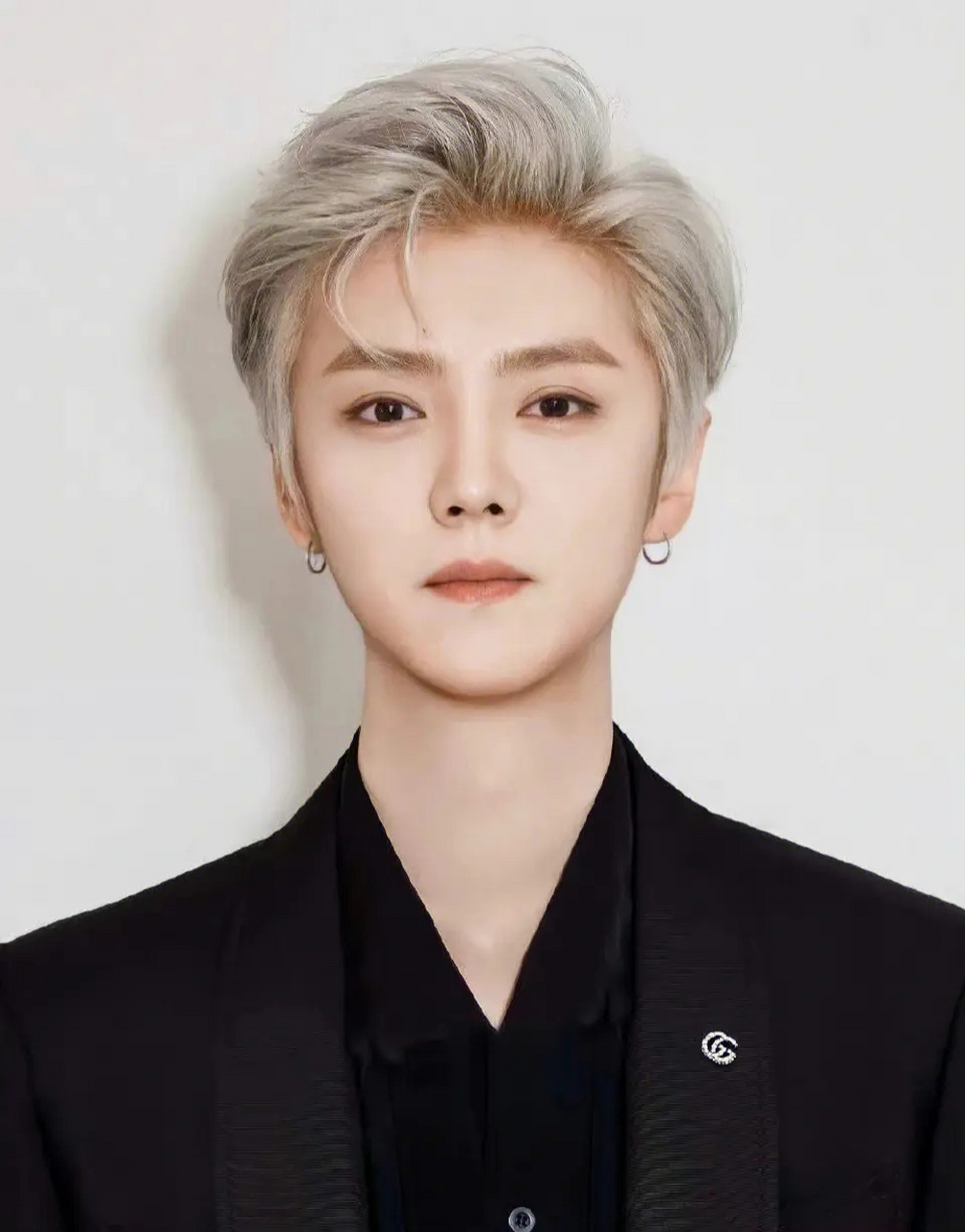 内娱明星emoji简称出圈后,鹿晗和白鹿两家因为鹿的标识撕了起来.