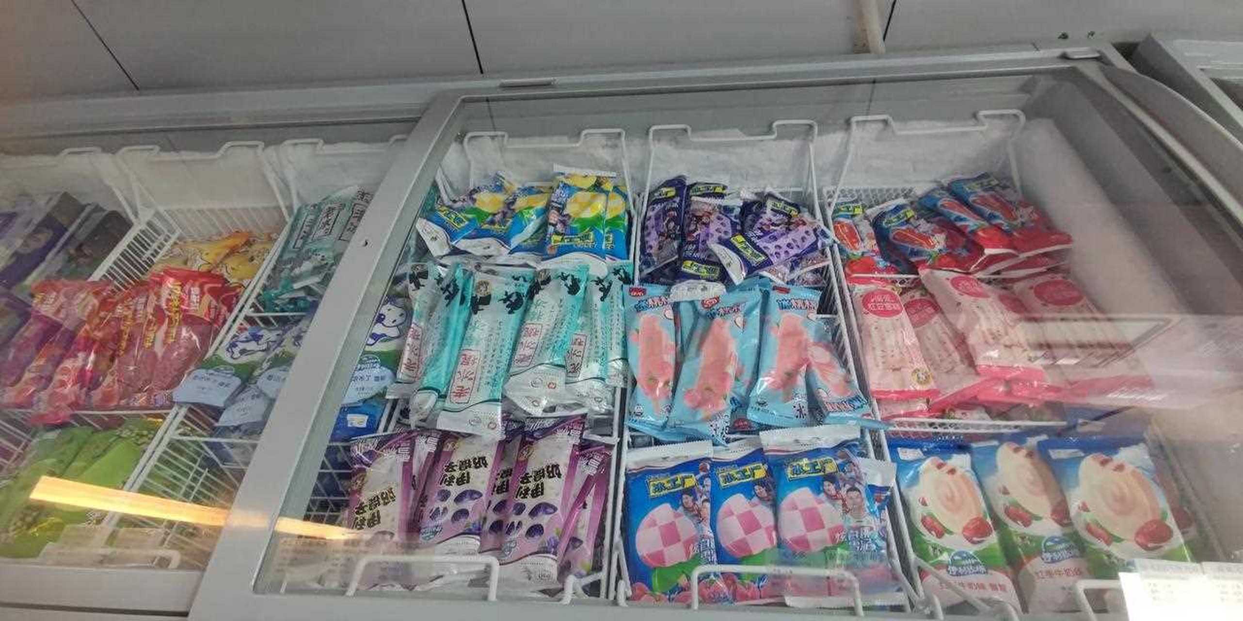 黑色冰激凌：一场夏日甜品革命