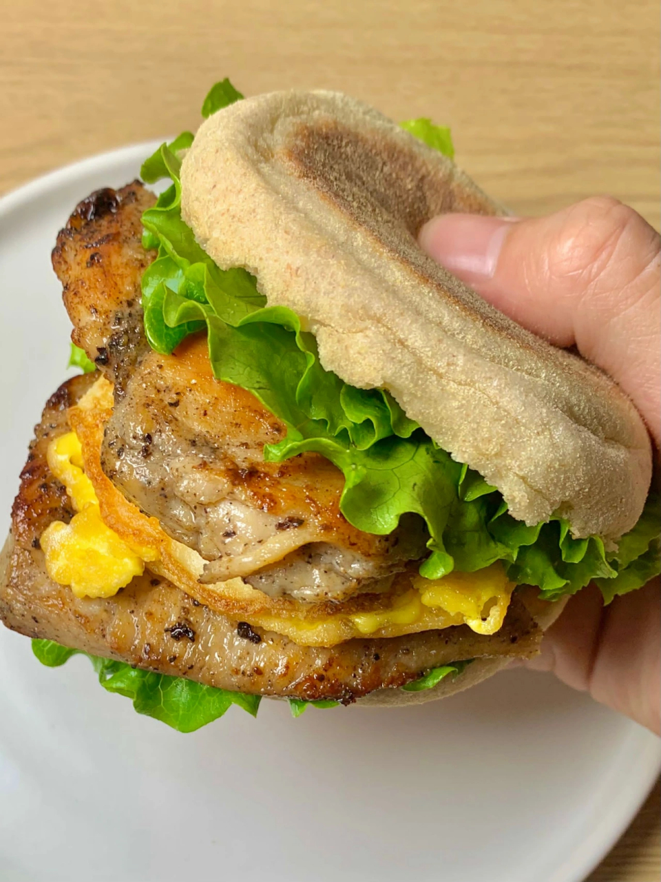 鸡排鸡蛋麦芬汉堡包～真的巨巨巨好吃!又低脂!