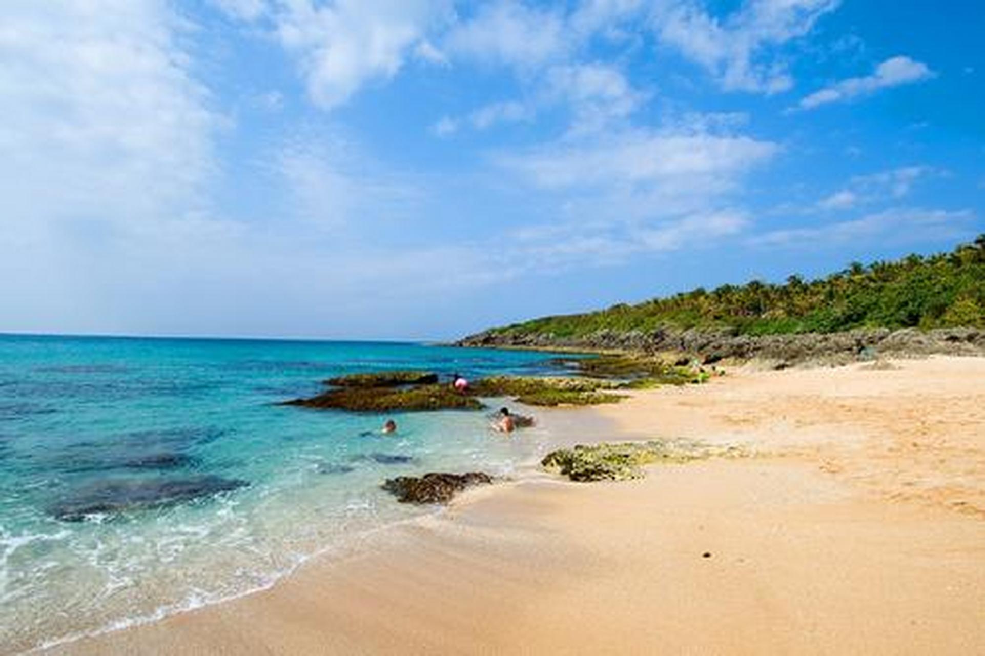 初夏好风景#垦丁白沙湾海滩:这里是不少电影的取景地,可见其风景是有
