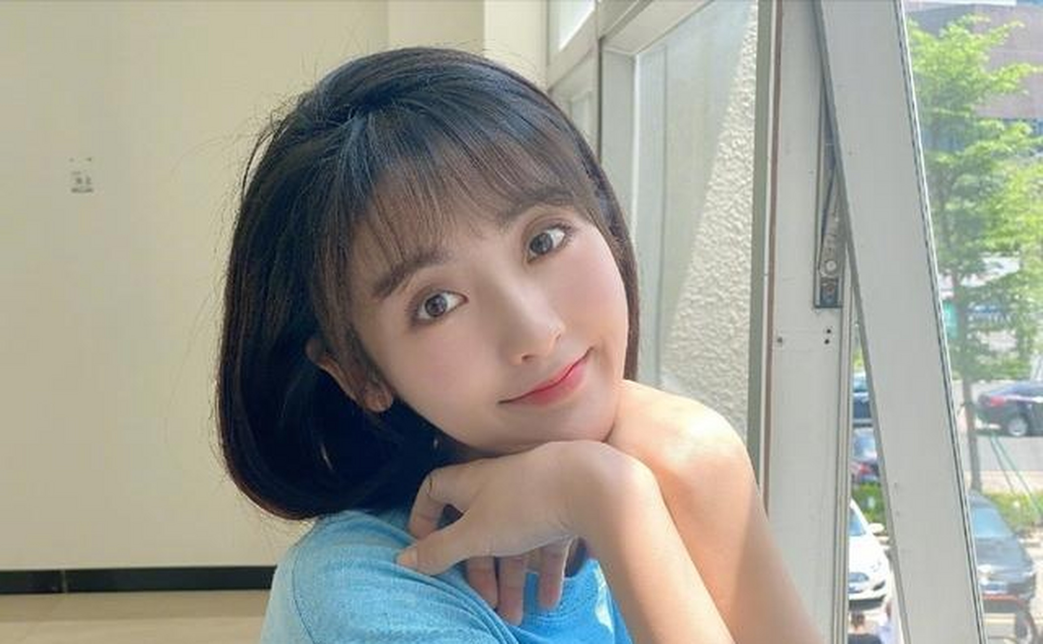 邢菲的长相是那种清新甜美型的,和谭松韵给人的感觉