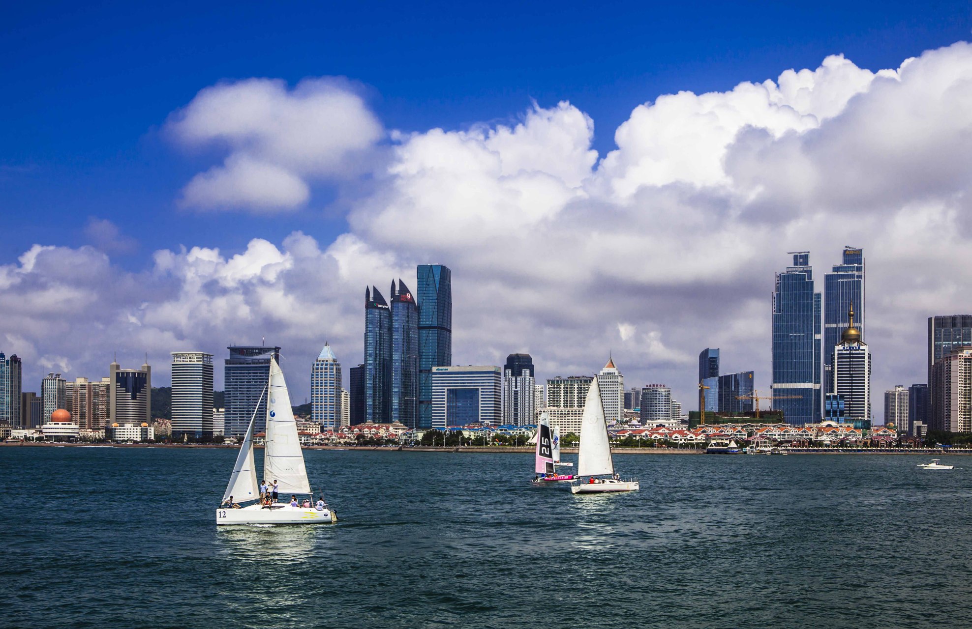 你吃过青岛的哪些美食呢?你是否喜欢青岛的海边呢?带着这