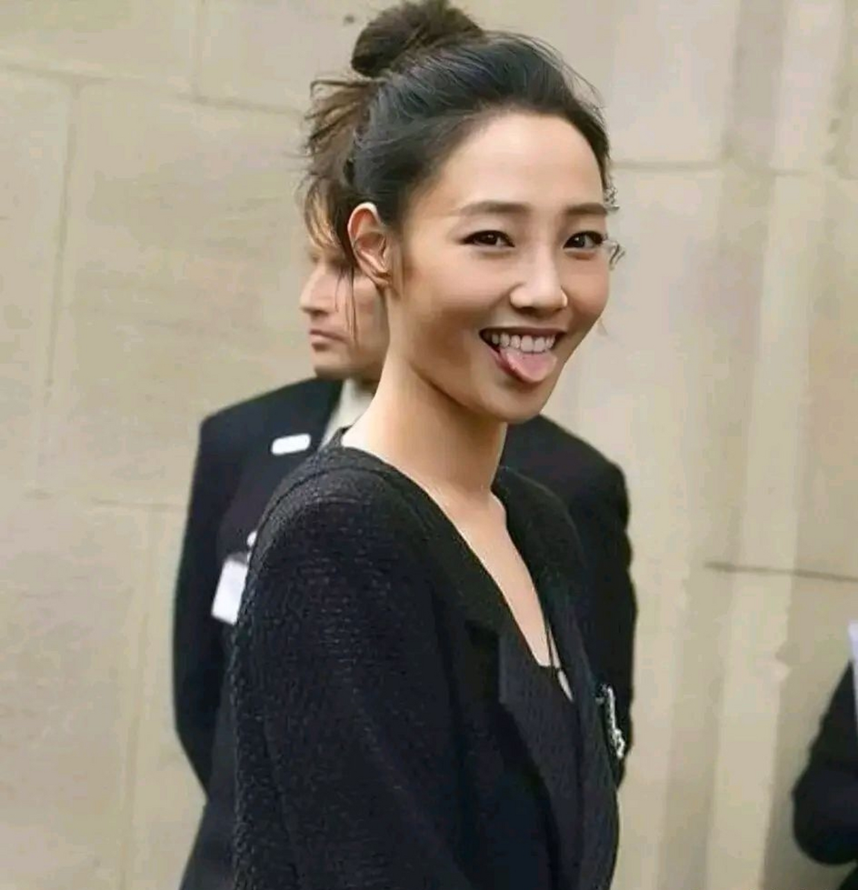 不管什么场合,白百何都会吐出她那看起来有点过头的巧舌头