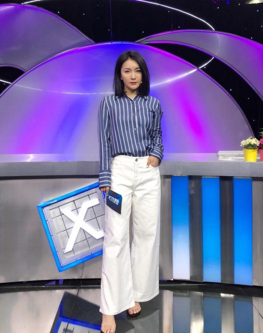 上海美女主持杨乐过敏严重 双眼皮肿成单眼皮,自侃"肿得像鱼"