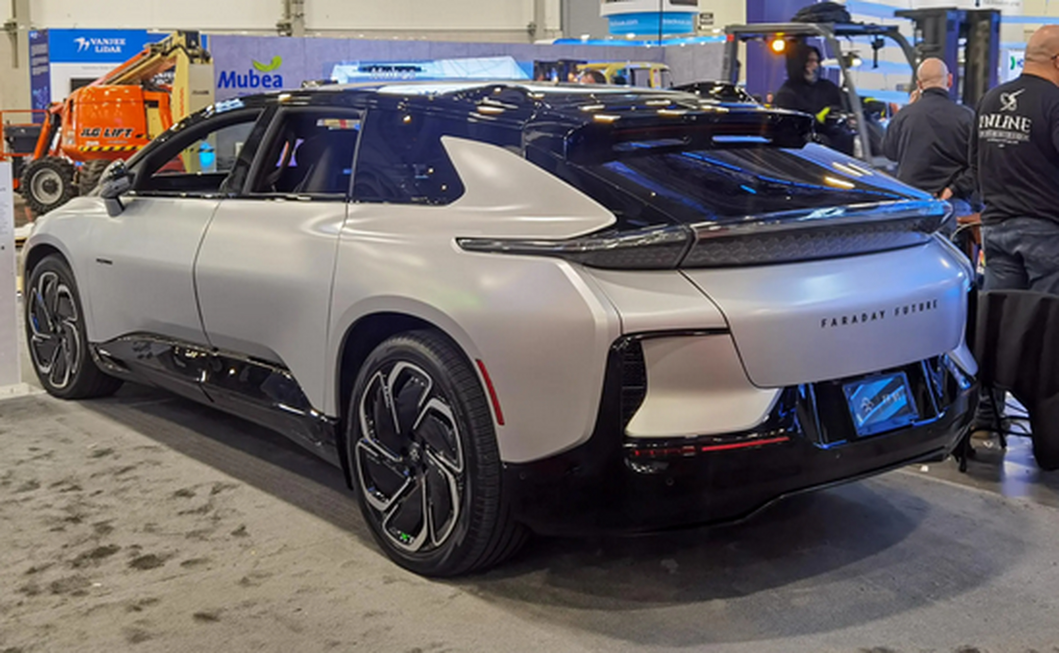 日前,法拉第未来公布了首款车型ff 91 2.