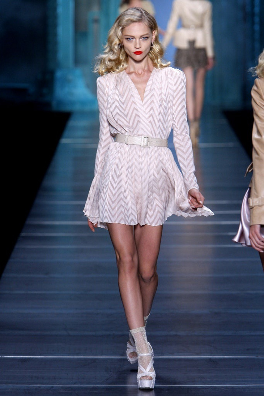 christian dior spring 2010 rtw 深得我心的一场秀,模特好似行走的