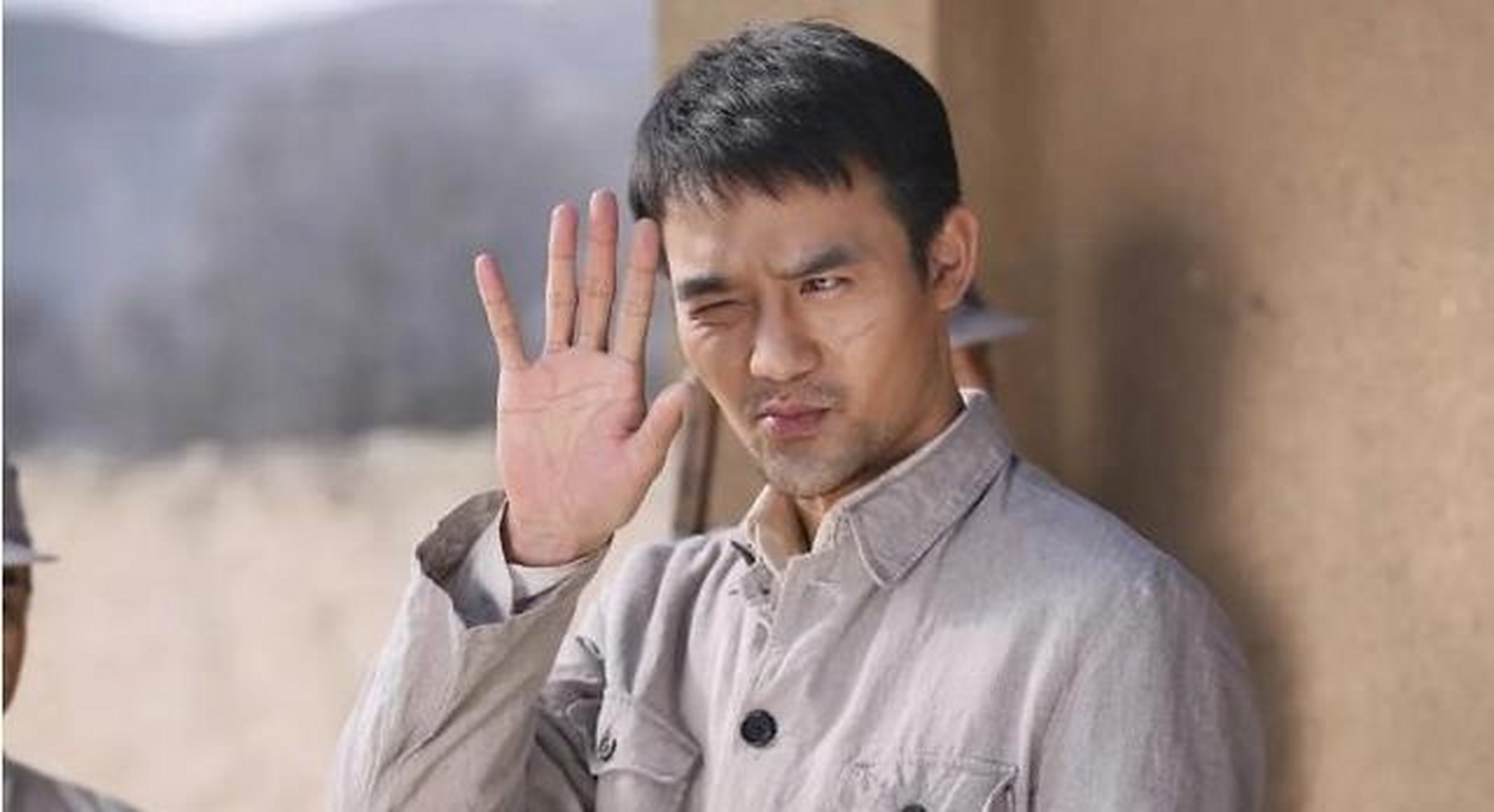 2005年,还在大学的王凯出演了人生的首部电视剧《寒秋》正式出道.