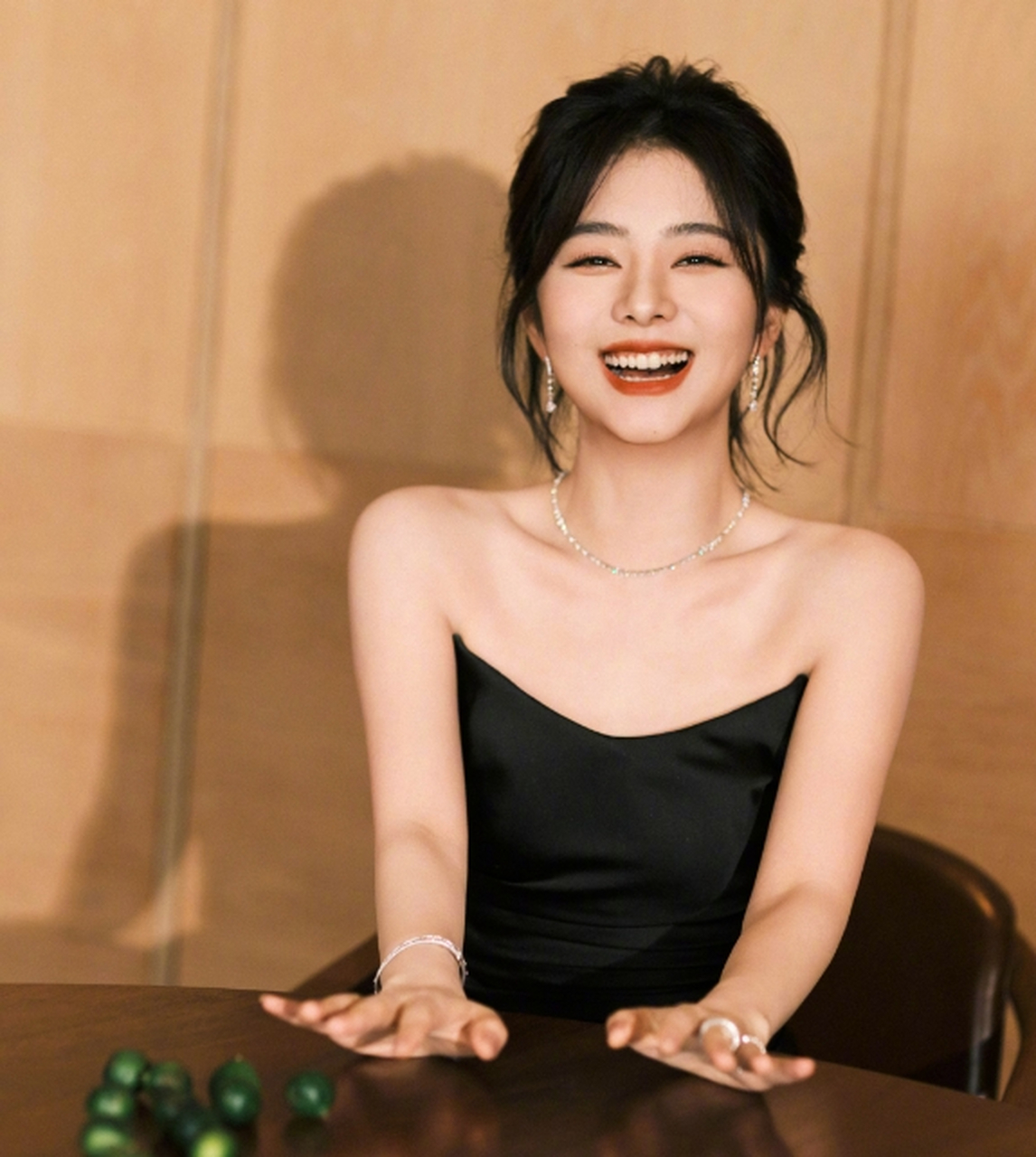 来看看内娱90后女明星的神颜~ 第九名,李沁 第八名,白鹿 第七名,杨紫