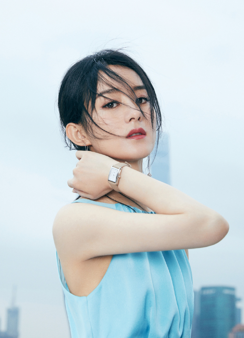 赵丽颖的小蛮腰太惹火了,完全不像生过孩子的人!