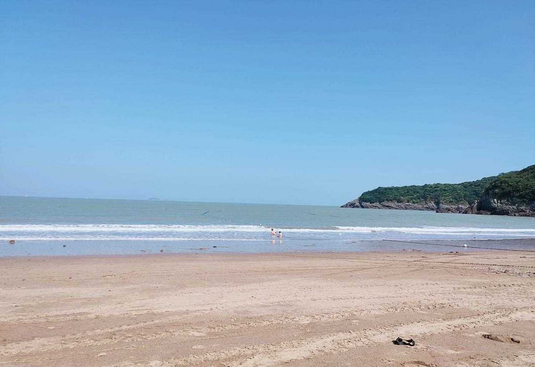 朋友推荐的南田岛的沙滩,从象山开过来大概要近2个小时,一路山清水秀