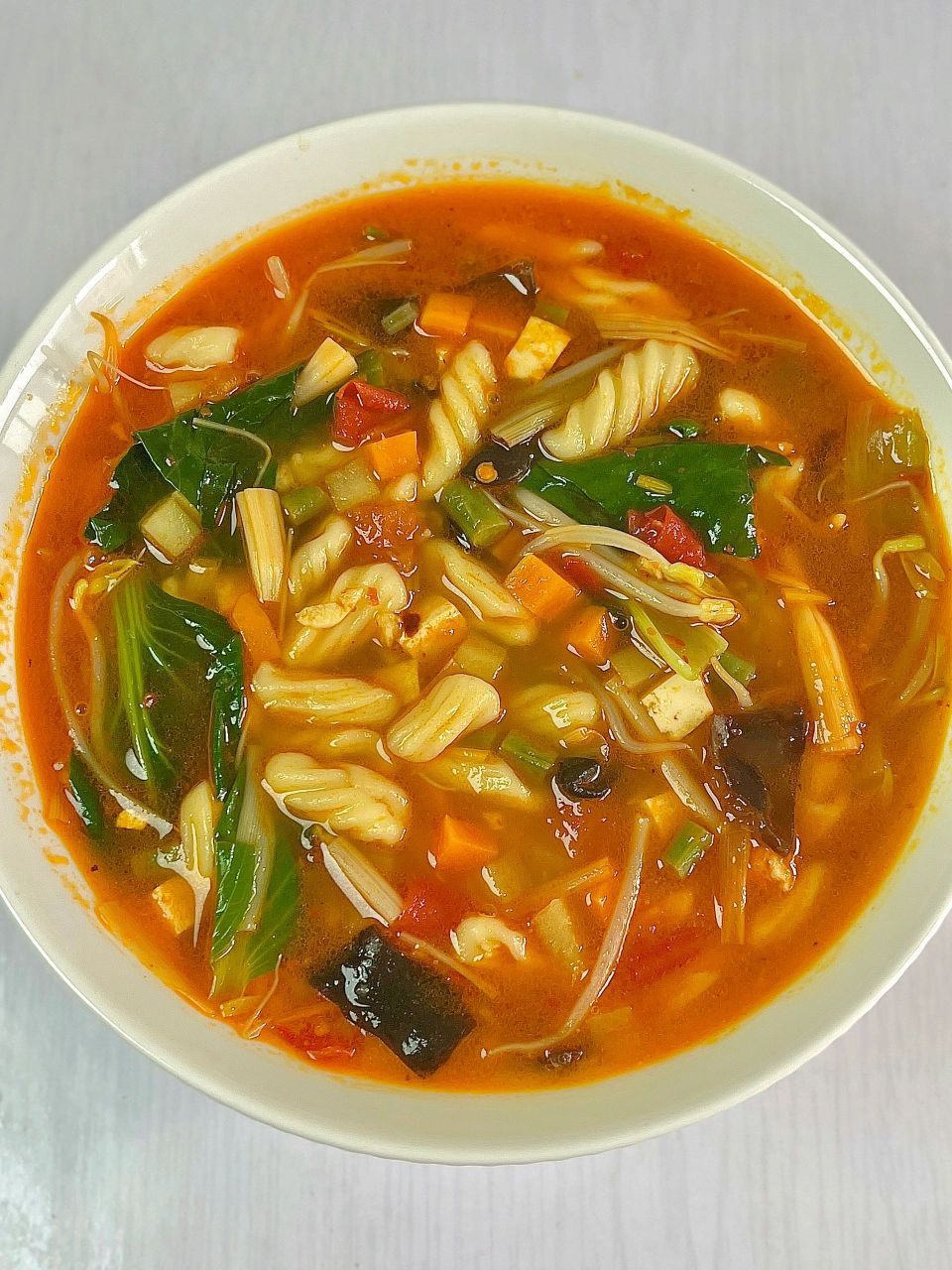 家常美食烩麻食～  天冷了,做一锅热乎乎香喷喷的烩麻食,做法简单,真