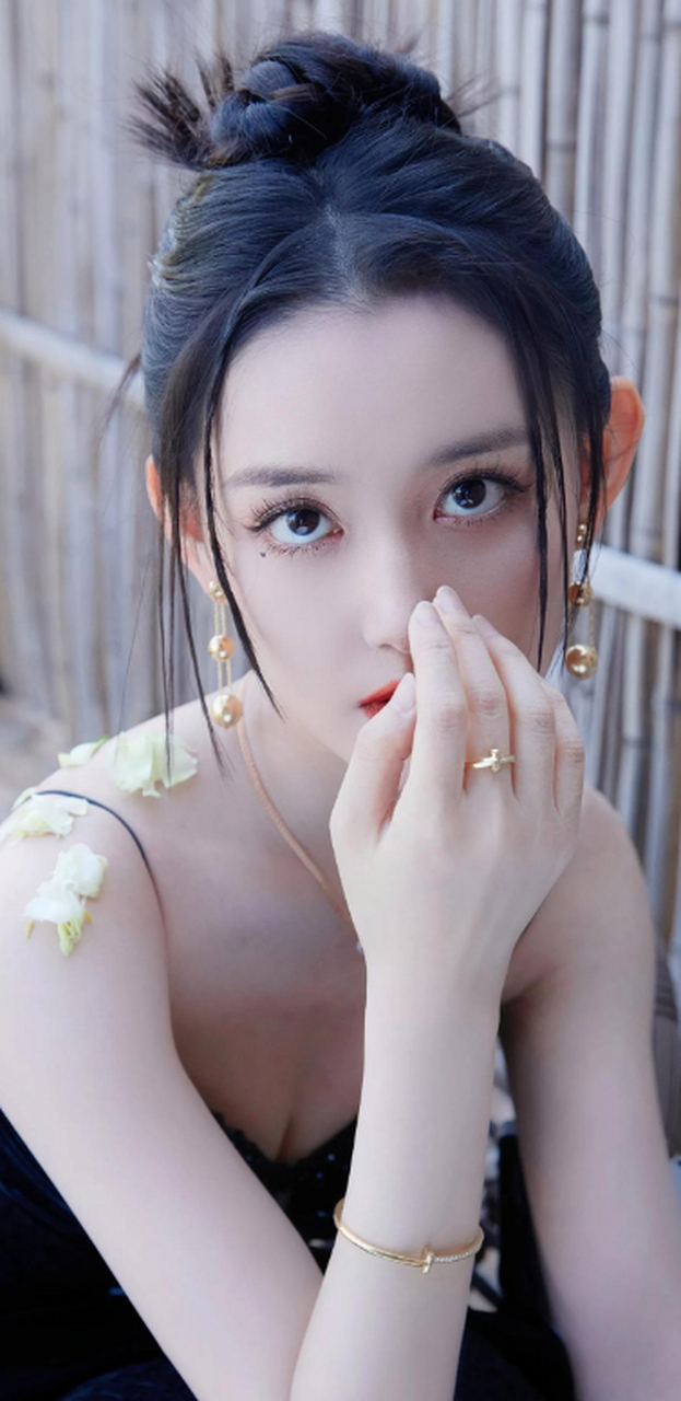 蒋依依丸子头造型写真壁纸 #女星壁纸# #蒋依依