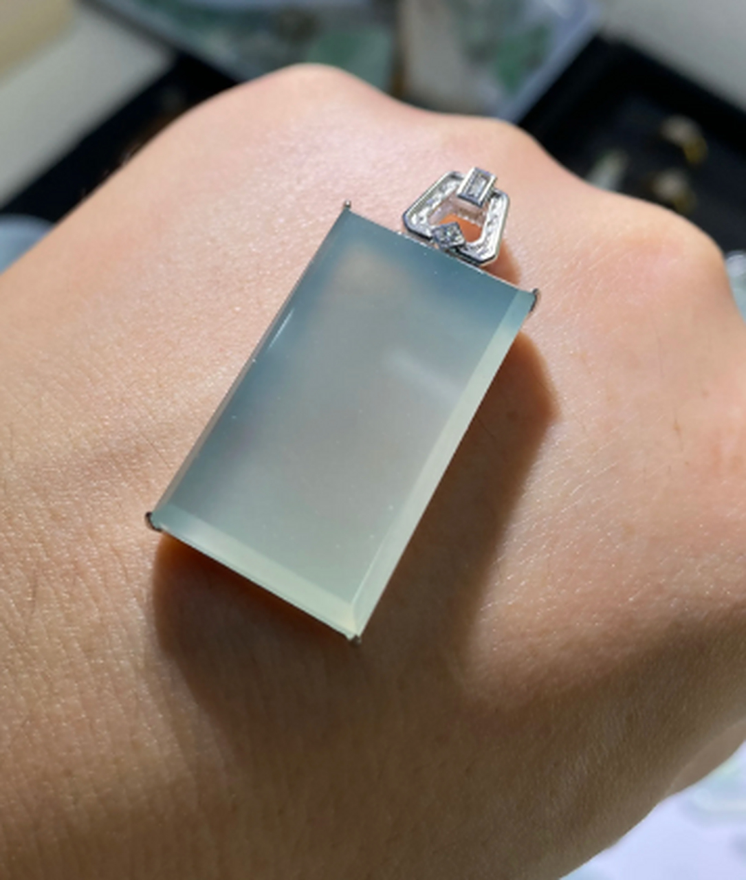 所以个人认为飘花的翡翠,做无事牌效果更好!