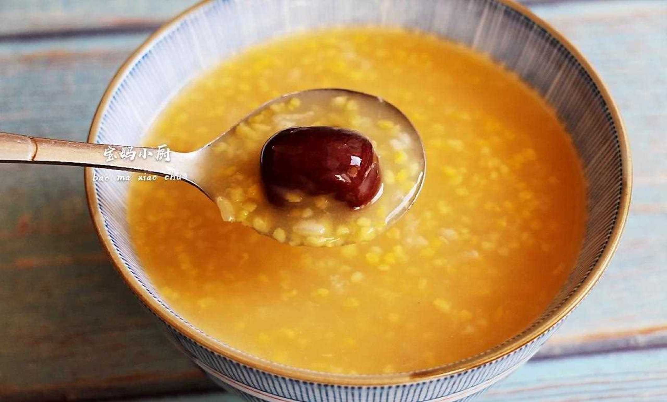 [色]  【玉米渣红枣绿豆粥】食材是二号玉米渣,糯米,绿豆,红枣.