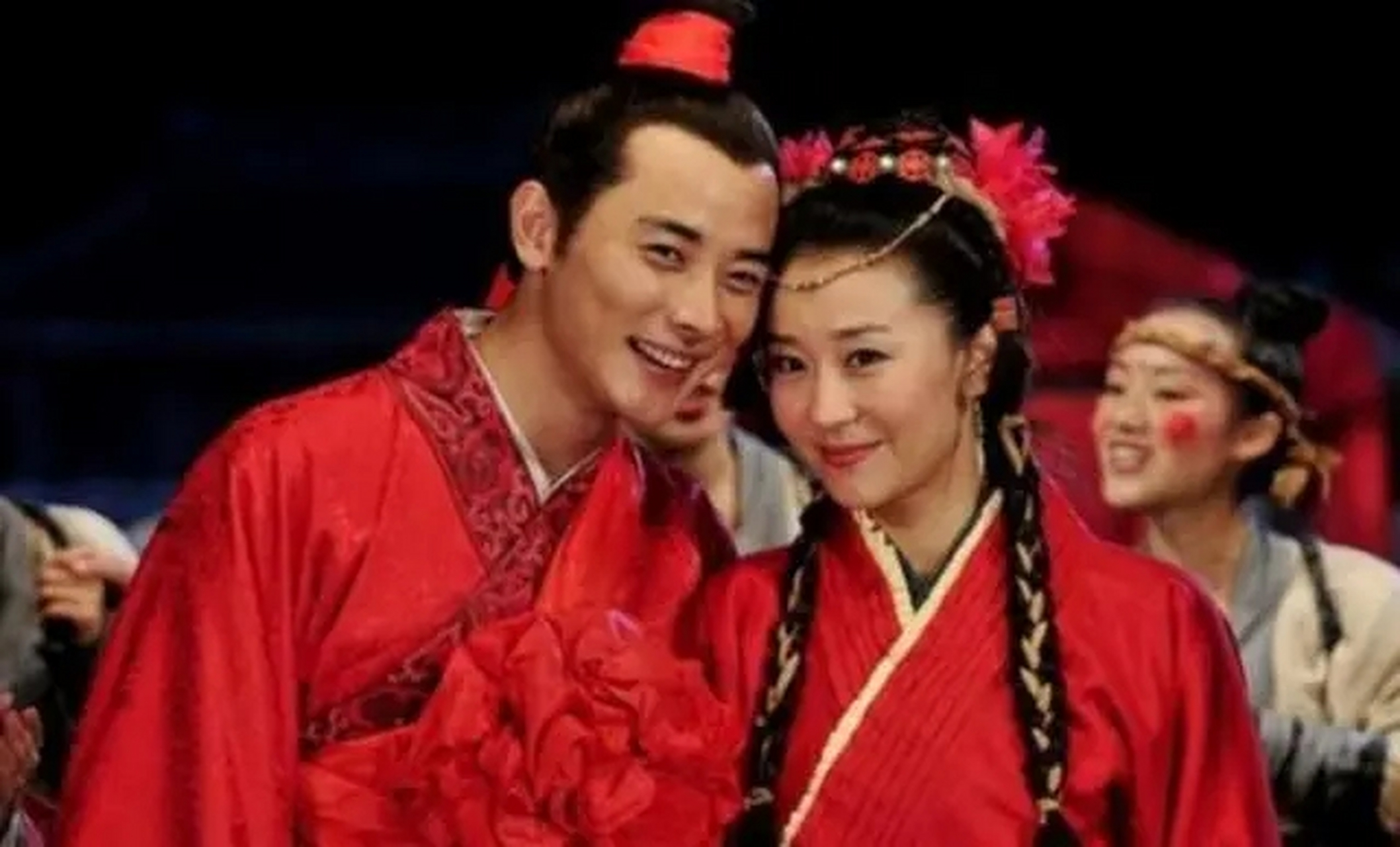 2011年,苗圃父亲病重,男朋友罗晋掏出了自己所有的存款20万元,给苗父