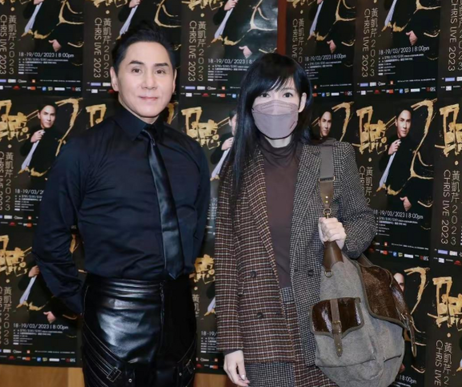 61岁周慧敏现身黄凯芹演唱会,穿西服外套现身,女神仍旧很靓!