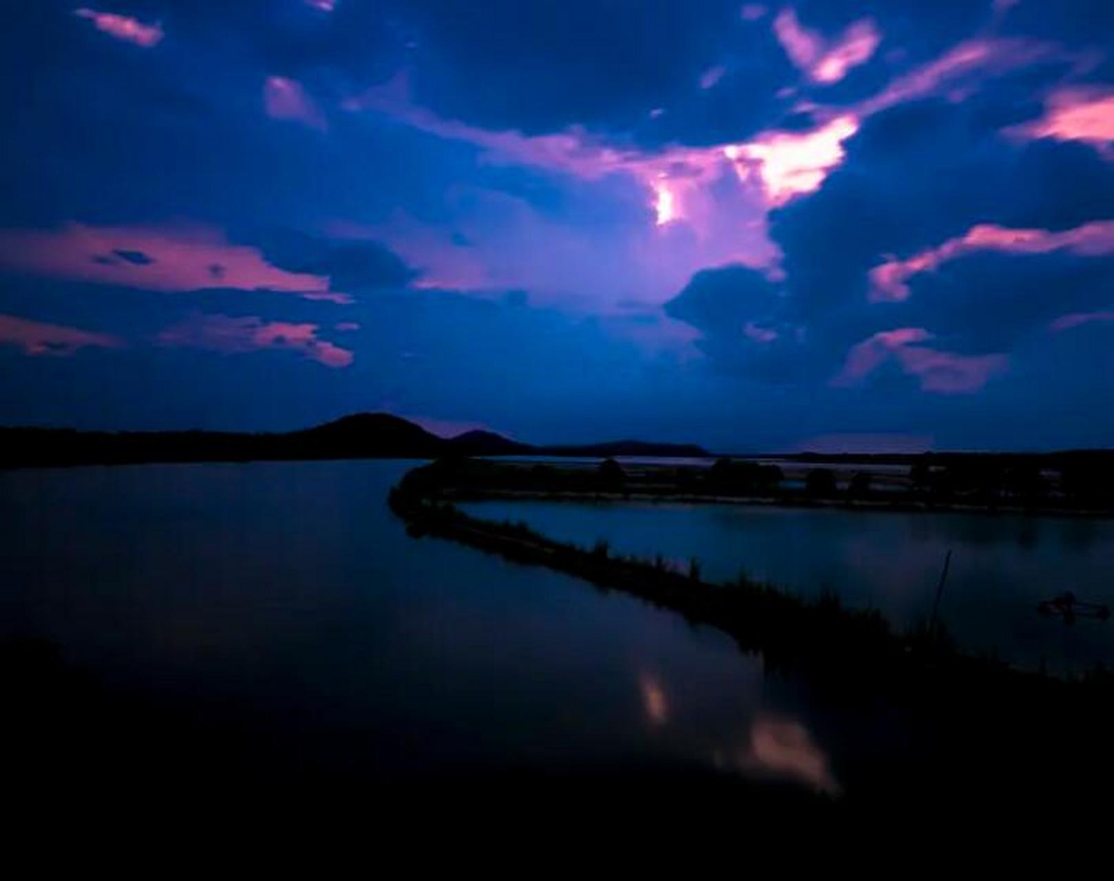 军山湖是江西省南昌市进贤县第一大内湖,中国县境内最大的淡水湖,湖水