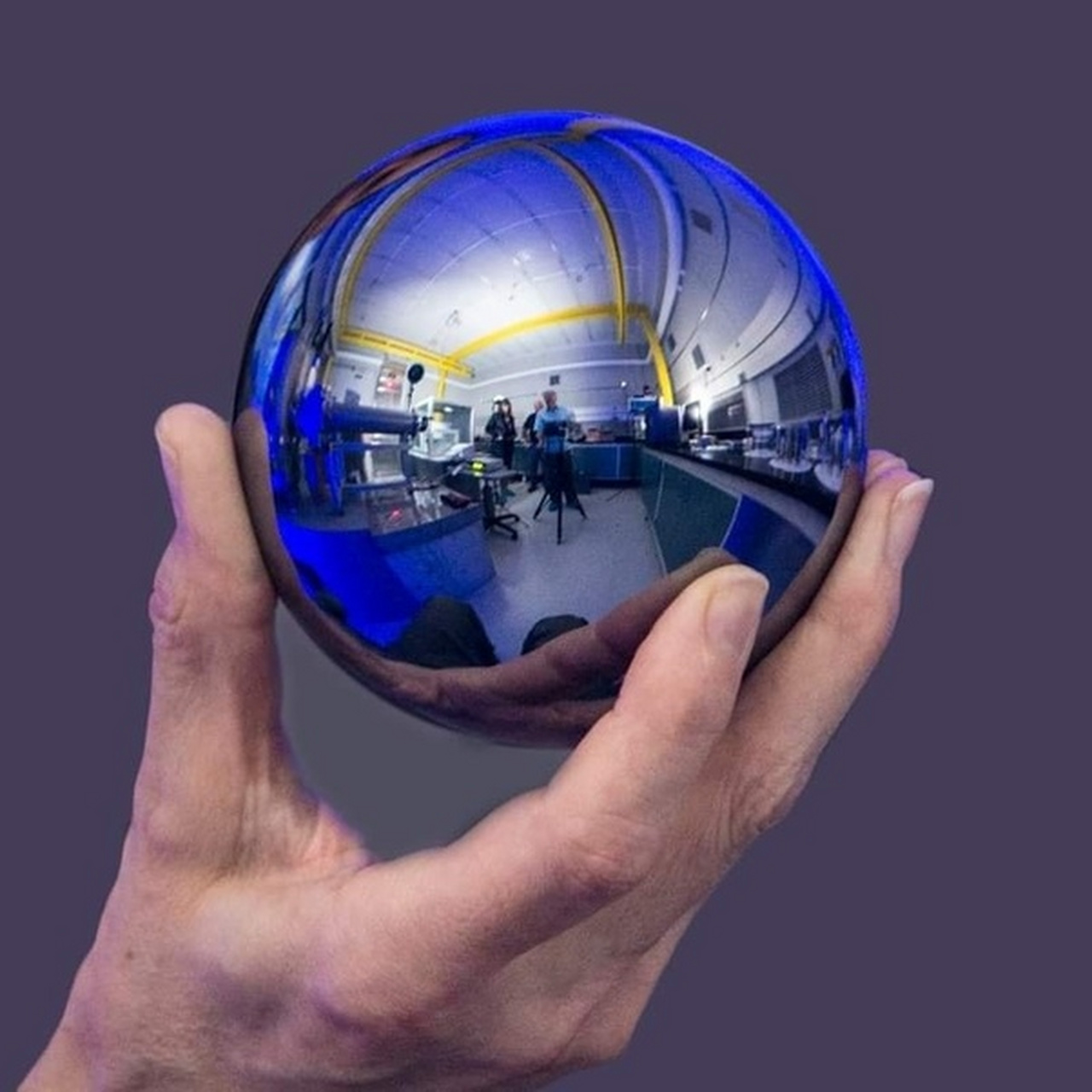 「地球上最圆的人造球体」这个由硅晶体制成的球体,是地球上有史以来