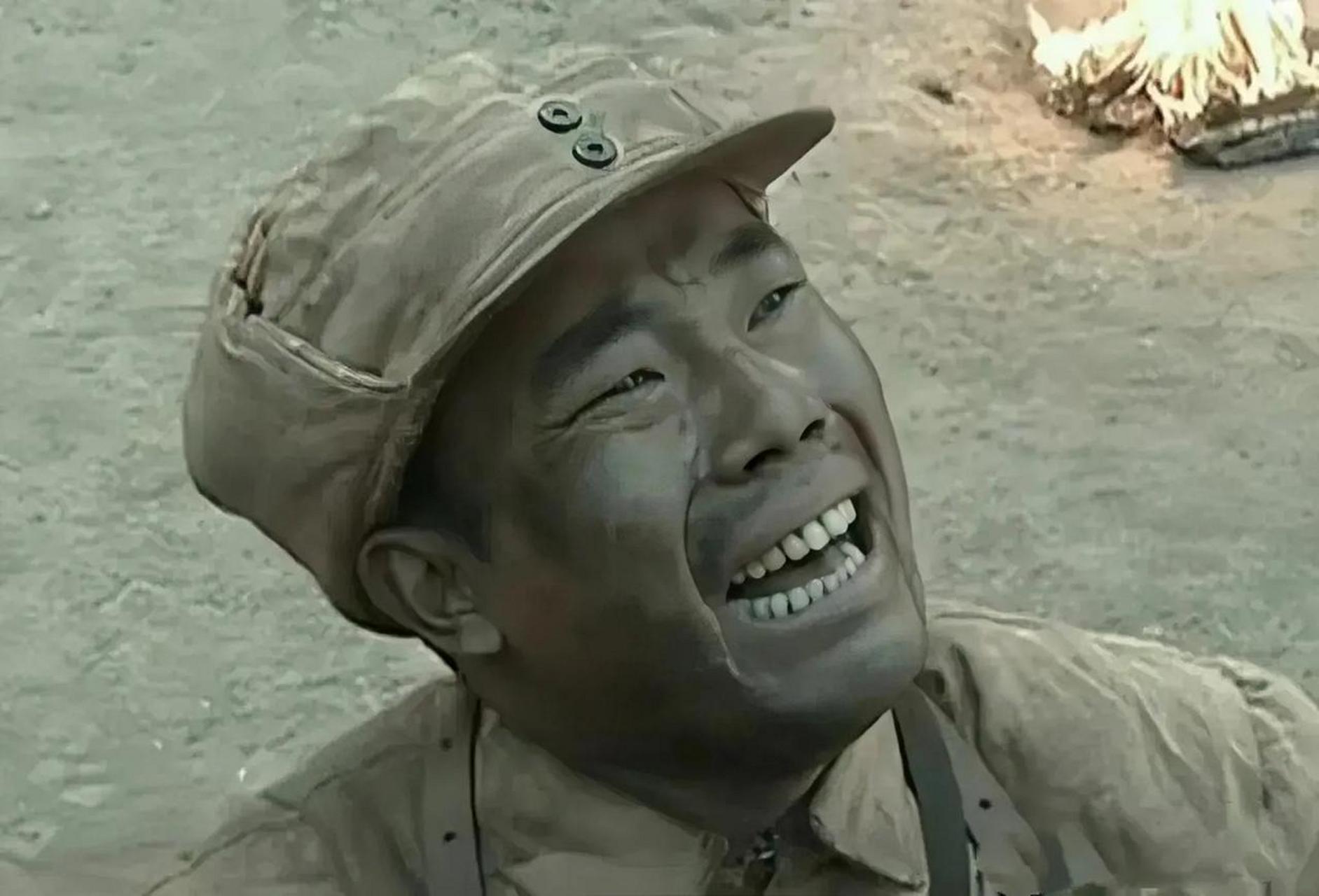 《亮剑》里的王有胜,他那副得瑟的样子后来成了人见人爱的表情包.