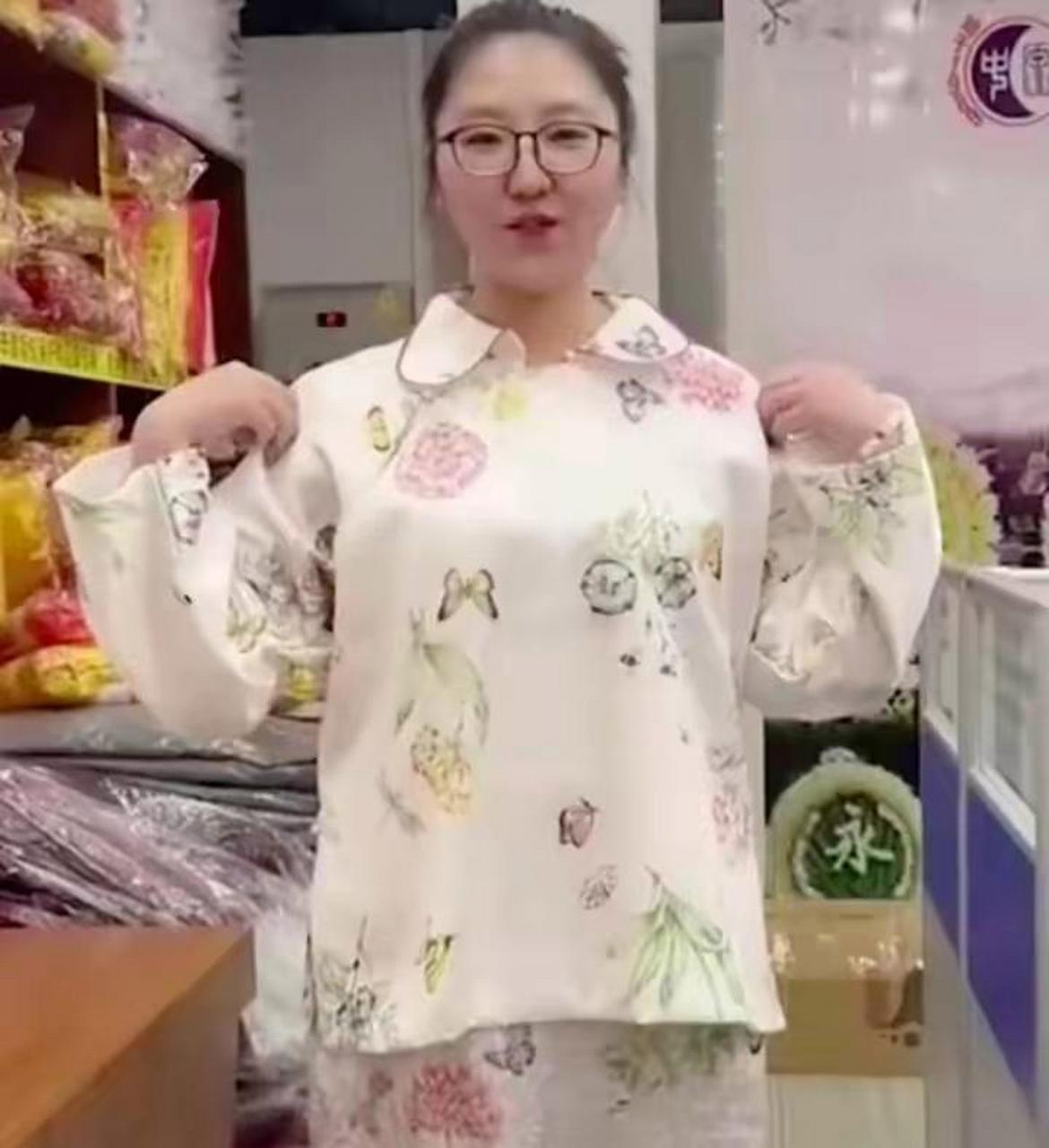 90后女生做寿衣模特图片