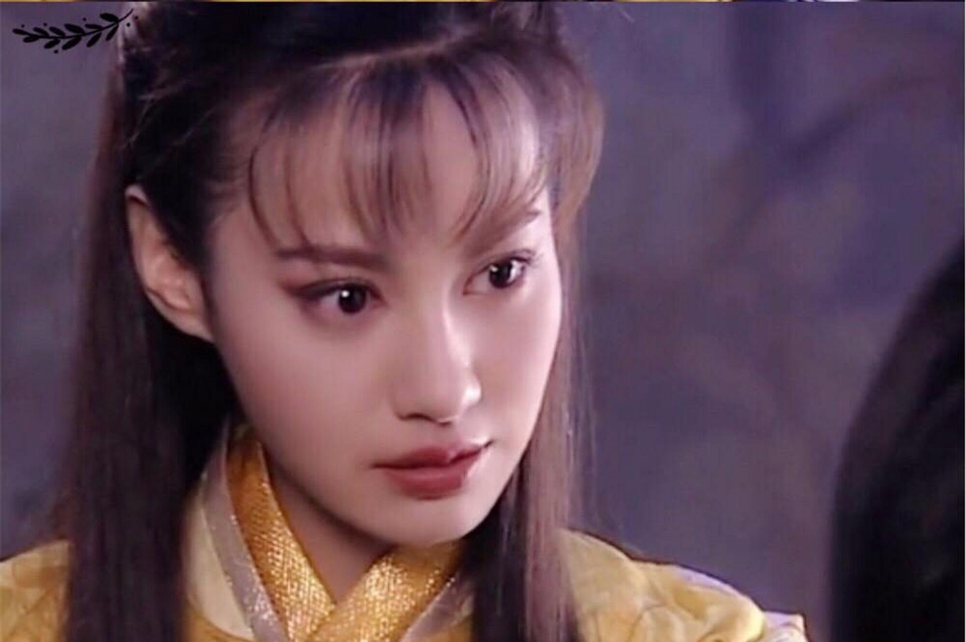 原来《小鱼儿与花无缺》里的江玉燕一开始是李小冉,杨雪来救场的