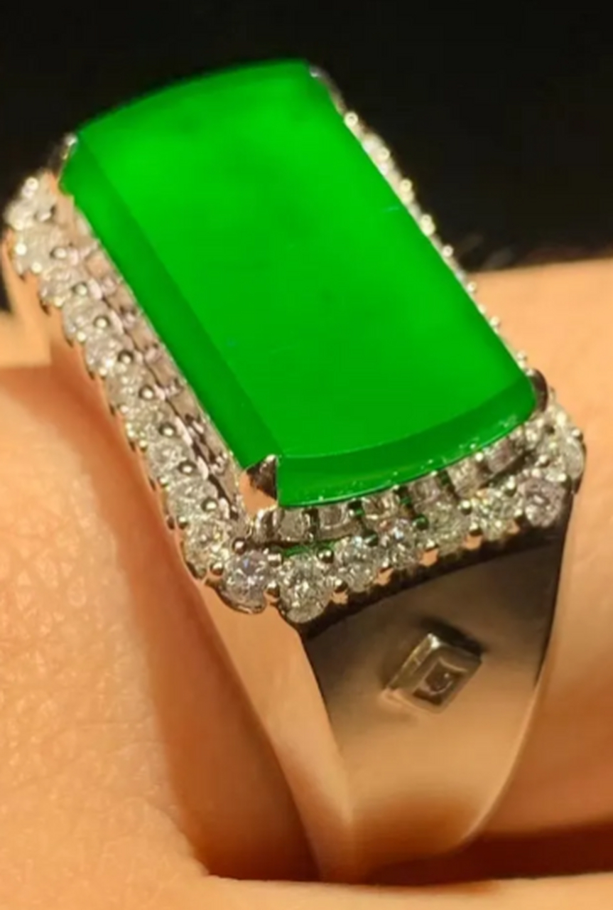 点击头像看直播##翡翠#高品质翡翠辣色男士马鞍戒 ,种色兼备 , 厚实